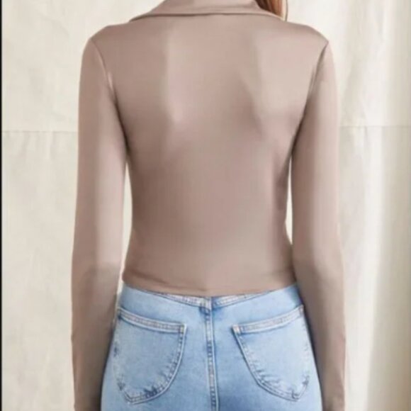 Cropped Grey Button Down - Picture 3 of 8